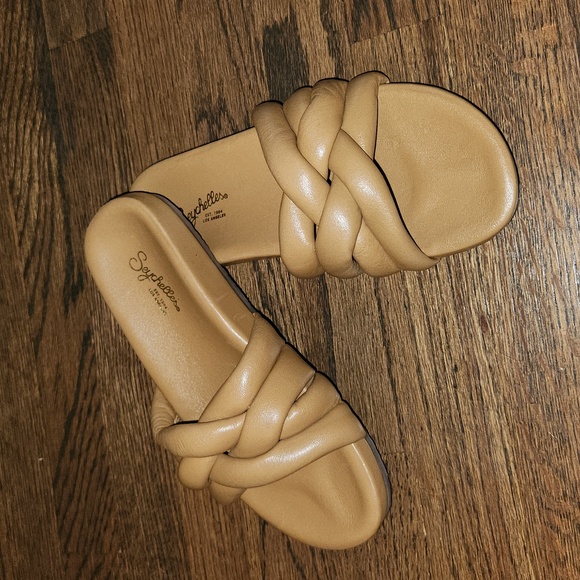 Seychelles Shoes - Seychelles size 6 tan slip on sandals